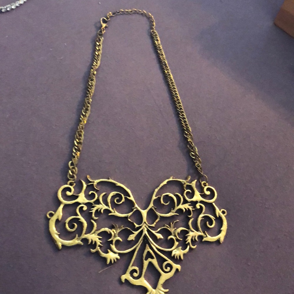 Victorian necklace chain is old